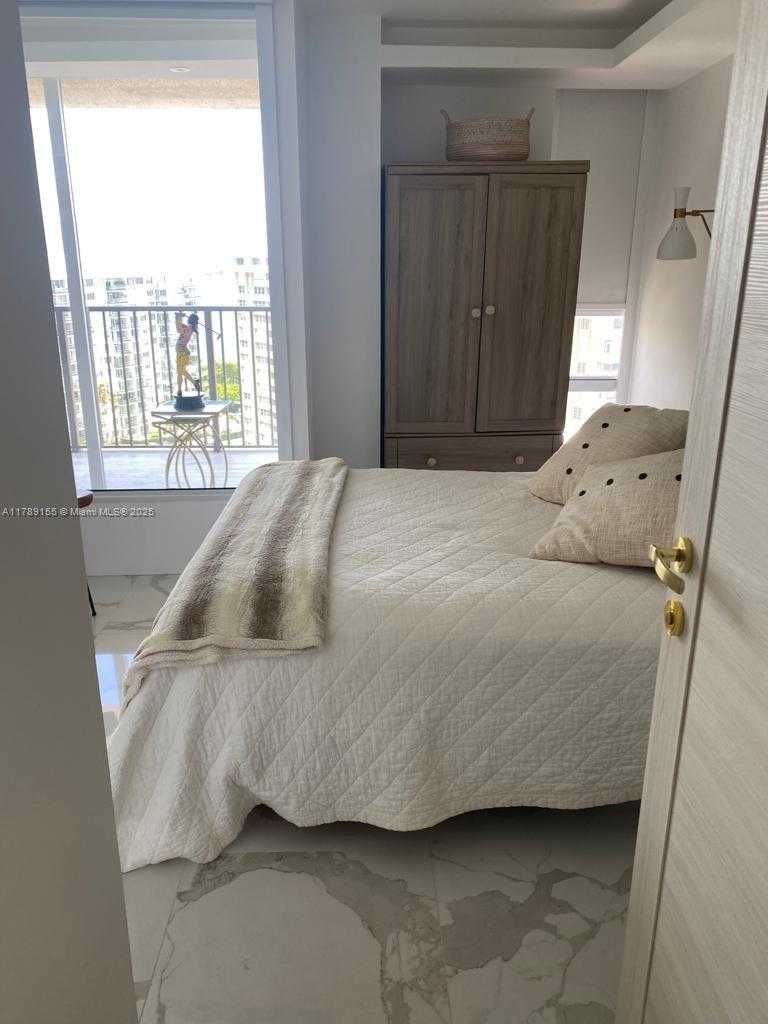 Small Image of 1450 BRICKELL BAY DR #1709, Miami Number 11