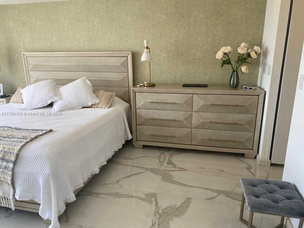 Small Image of 1450 BRICKELL BAY DR #1709, Miami Number 12