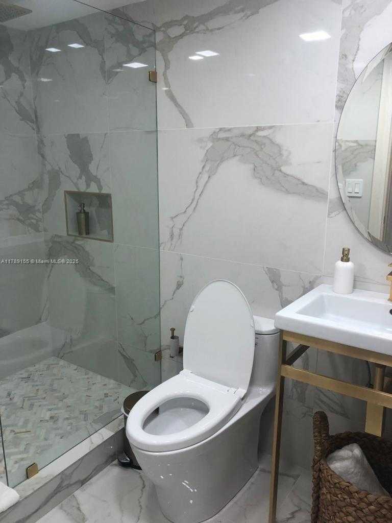 Small Image of 1450 BRICKELL BAY DR #1709, Miami Number 17