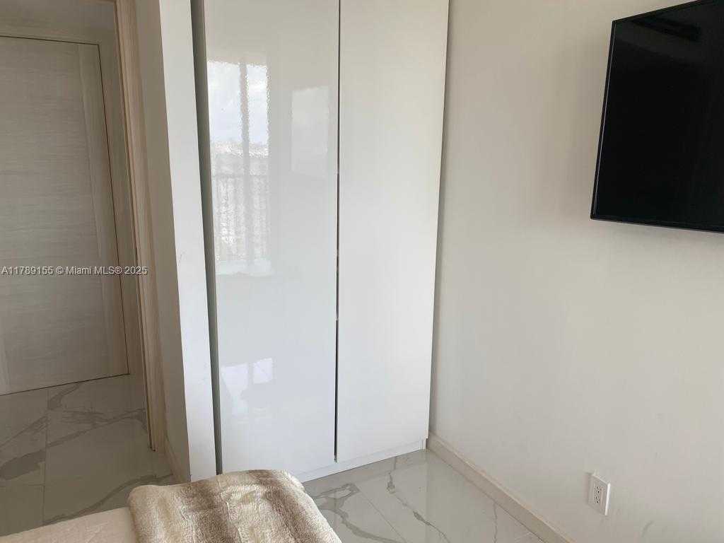 Small Image of 1450 BRICKELL BAY DR #1709, Miami Number 19