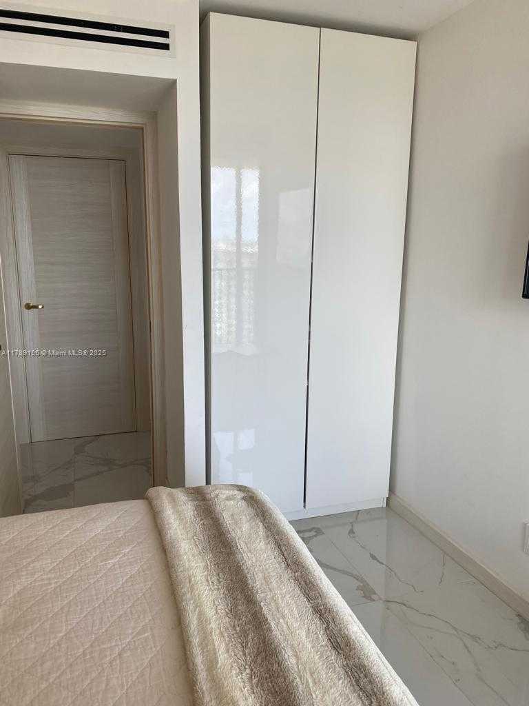 Small Image of 1450 BRICKELL BAY DR #1709, Miami Number 20