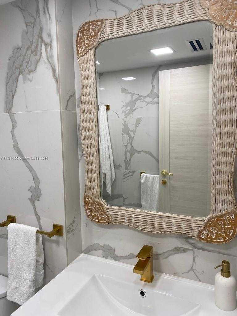 Small Image of 1450 BRICKELL BAY DR #1709, Miami Number 21