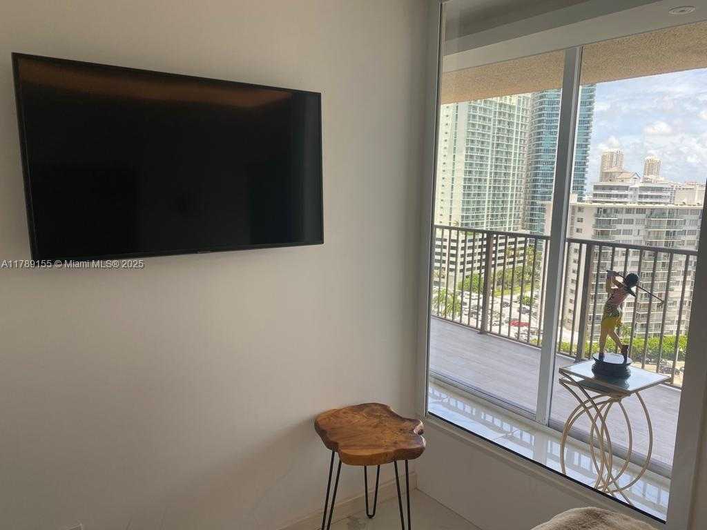 Small Image of 1450 BRICKELL BAY DR #1709, Miami Number 24