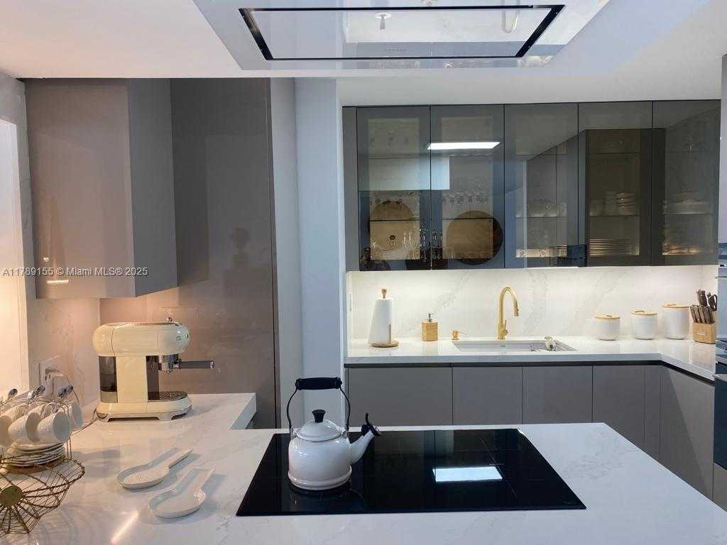 Small Image of 1450 BRICKELL BAY DR #1709, Miami Number 5