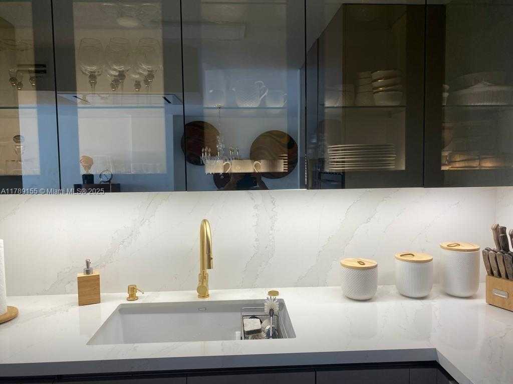 Small Image of 1450 BRICKELL BAY DR #1709, Miami Number 8