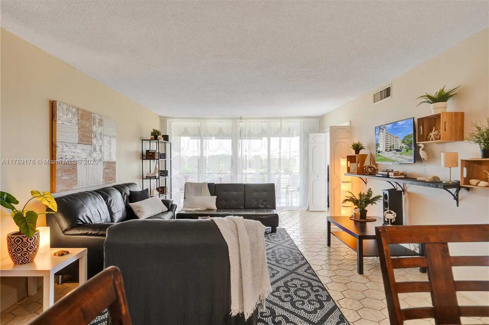 Small Image of 2671 SOUTH COURSE DR #409, Pompano Beach Number 4