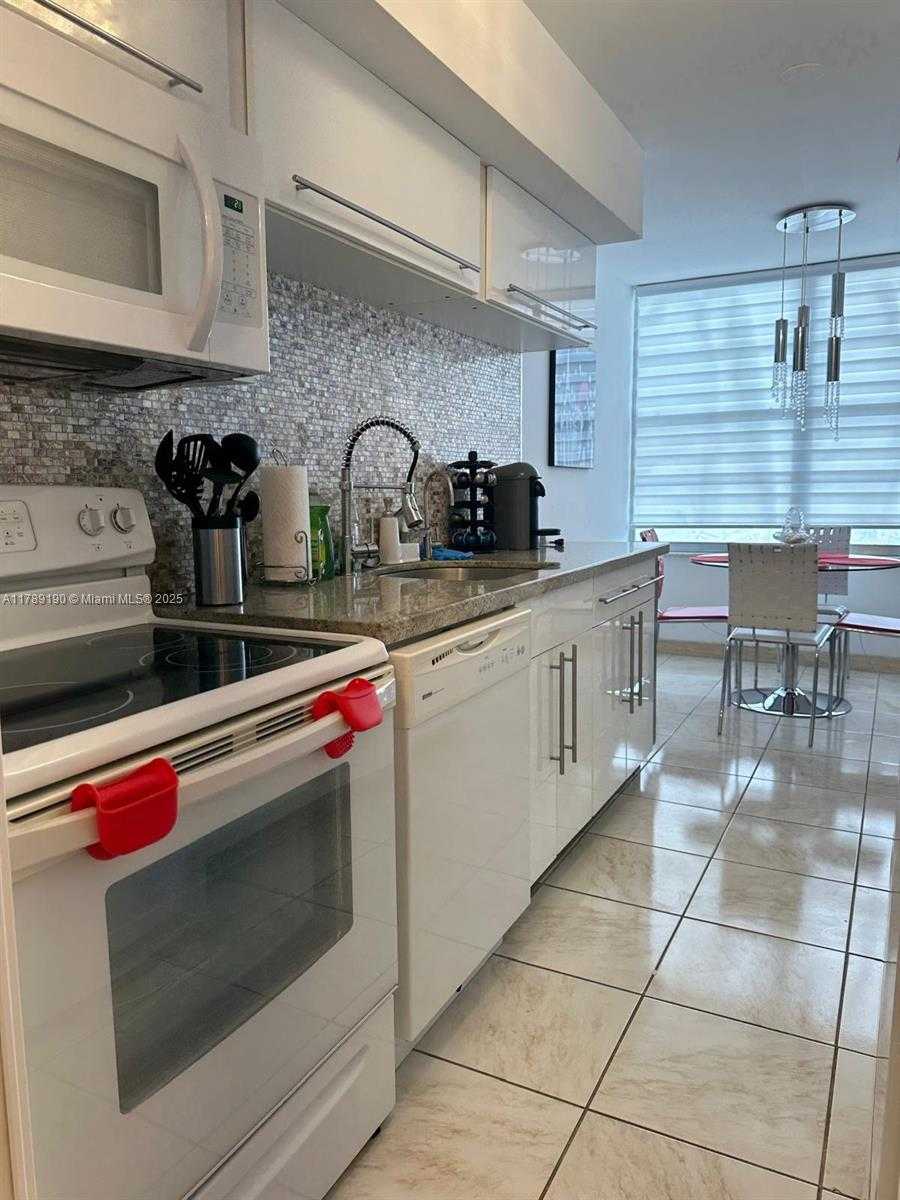 Small Image of 231 174TH ST #920, Sunny Isles Beach Number 4