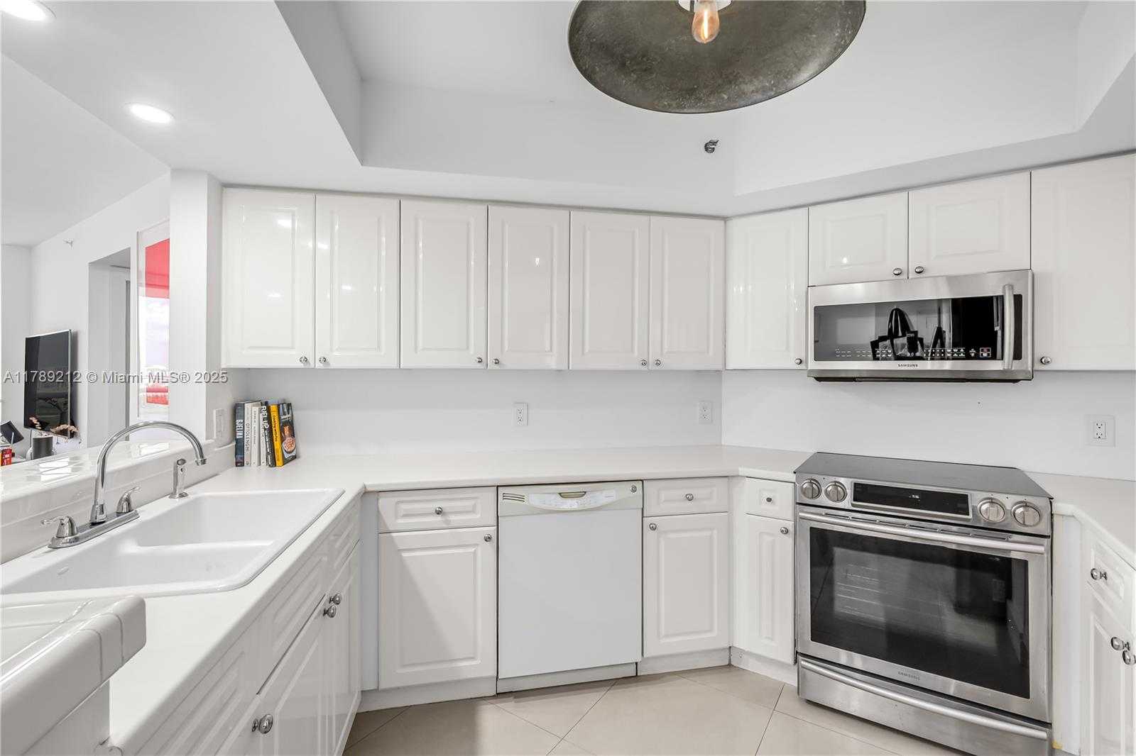 Small Image of 1800 SUNSET HARBOUR DR #2203, Miami Beach Number 14