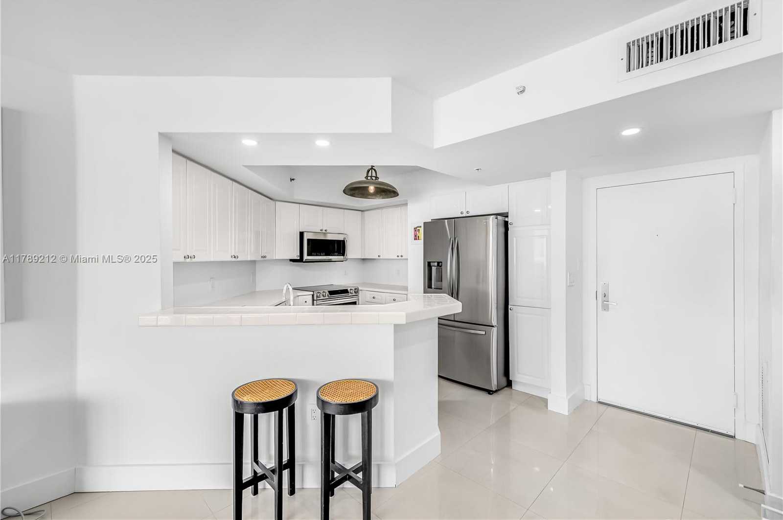 Small Image of 1800 SUNSET HARBOUR DR #2203, Miami Beach Number 16