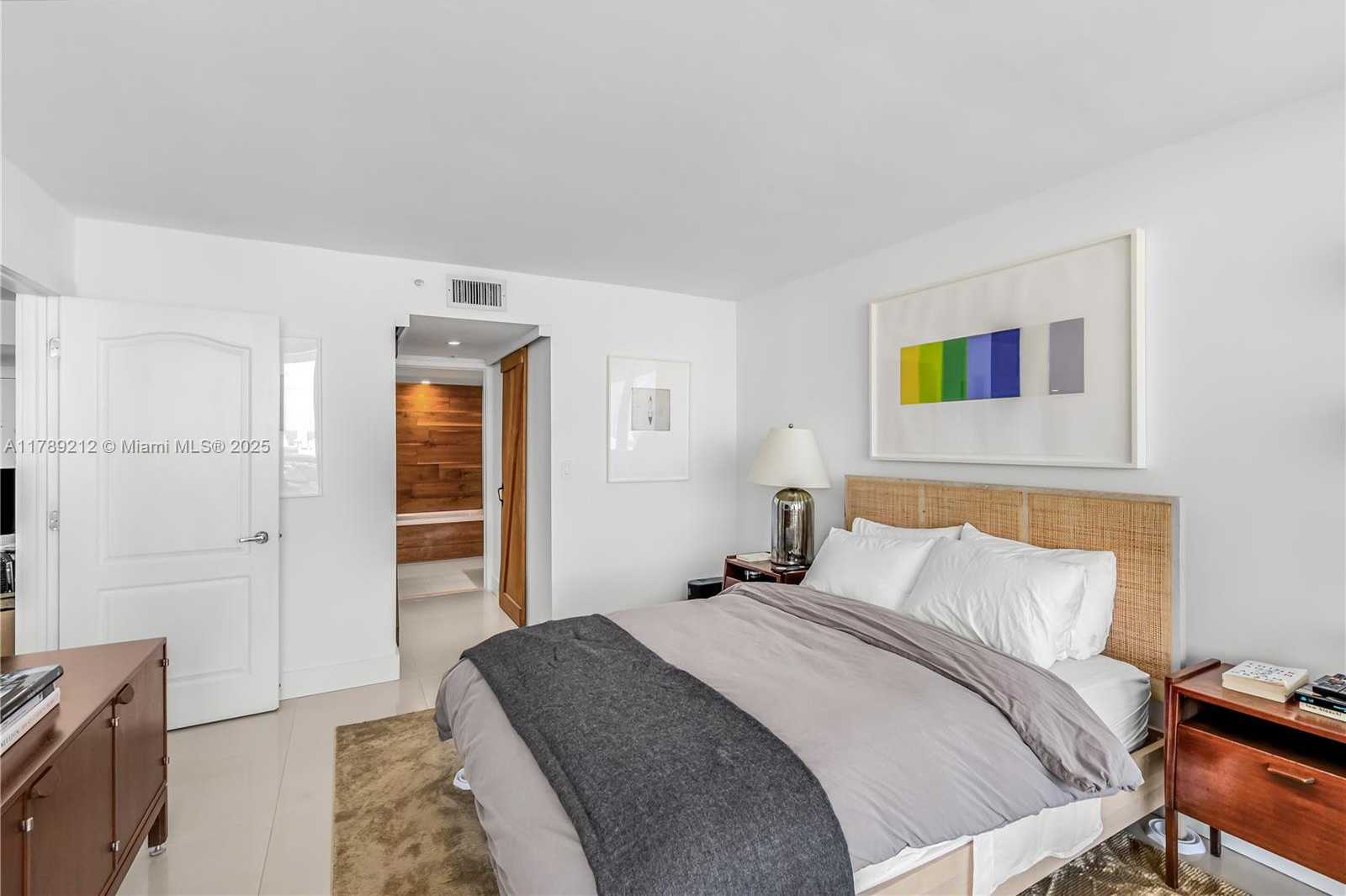 Small Image of 1800 SUNSET HARBOUR DR #2203, Miami Beach Number 27