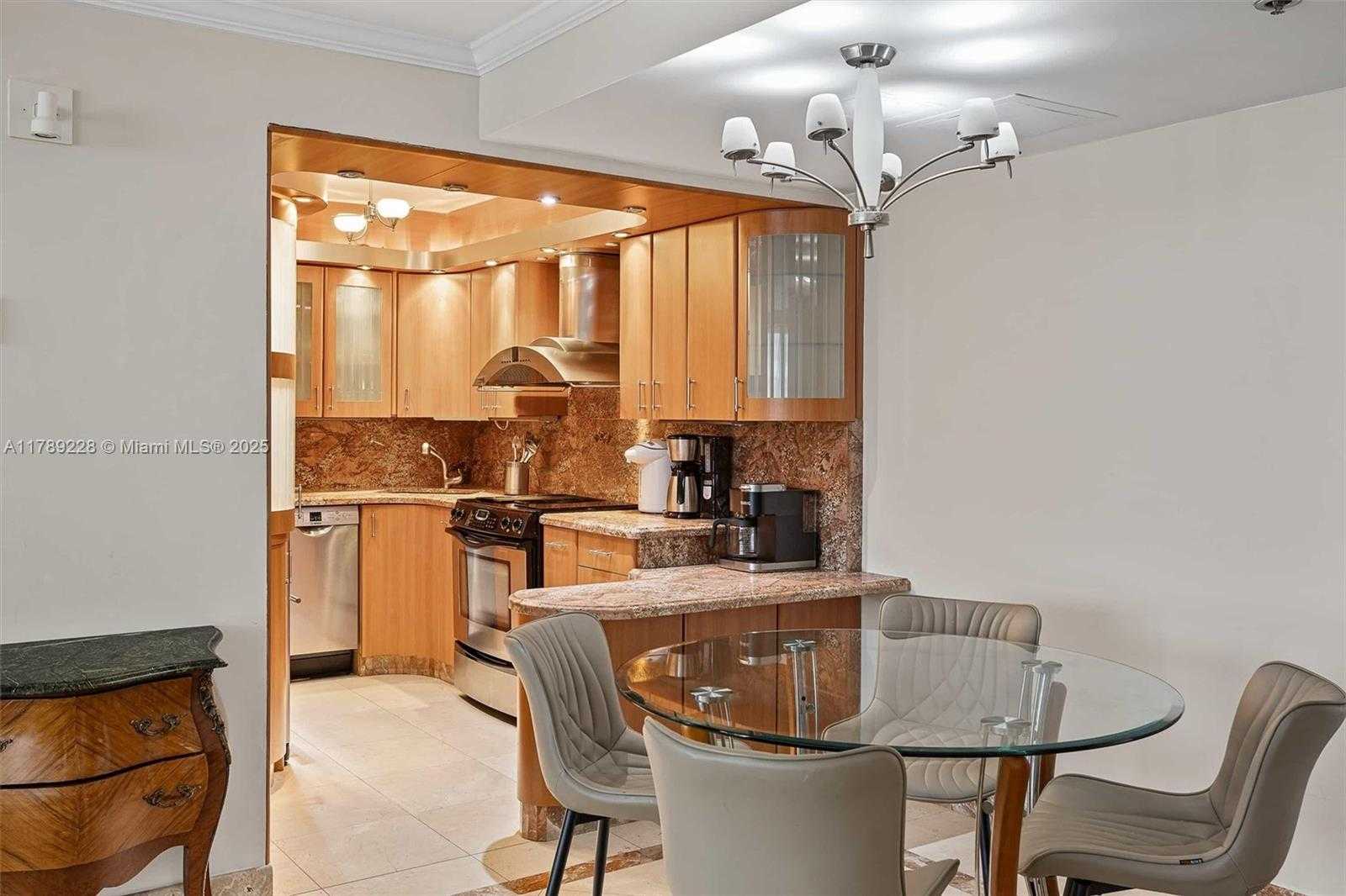 Small Image of 5225 COLLINS AVE #1117, Miami Beach Number 10