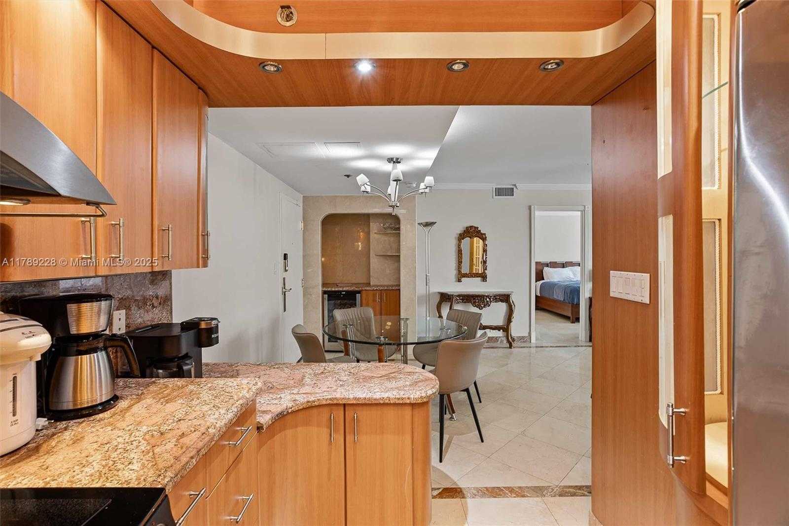 Small Image of 5225 COLLINS AVE #1117, Miami Beach Number 11