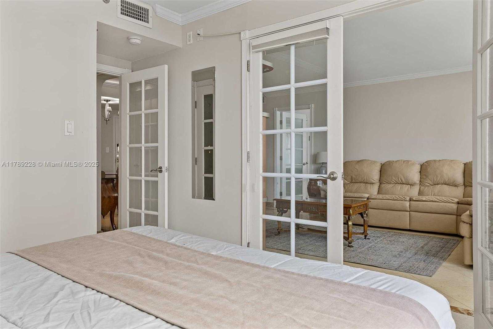 Small Image of 5225 COLLINS AVE #1117, Miami Beach Number 13