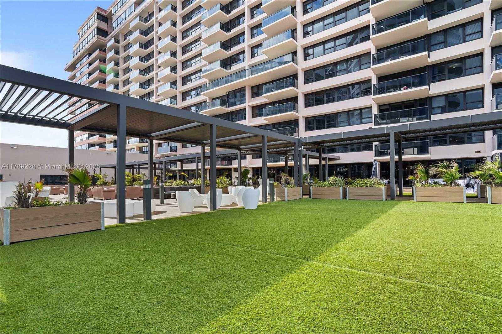 Small Image of 5225 COLLINS AVE #1117, Miami Beach Number 31