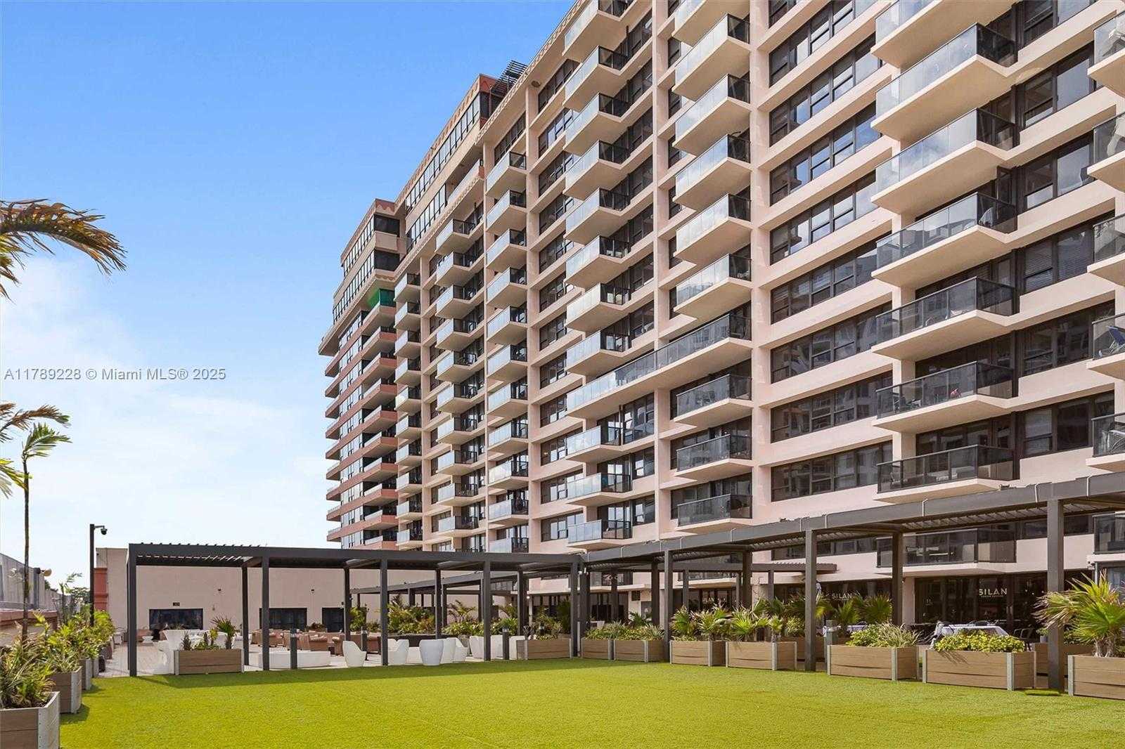 Small Image of 5225 COLLINS AVE #1117, Miami Beach Number 32