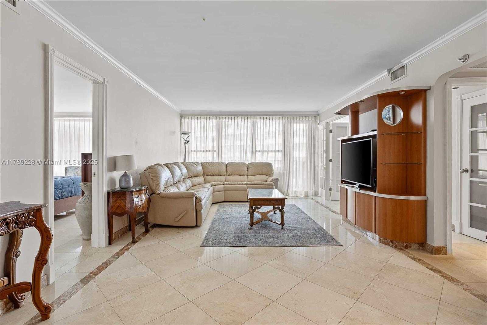 Small Image of 5225 COLLINS AVE #1117, Miami Beach Number 5