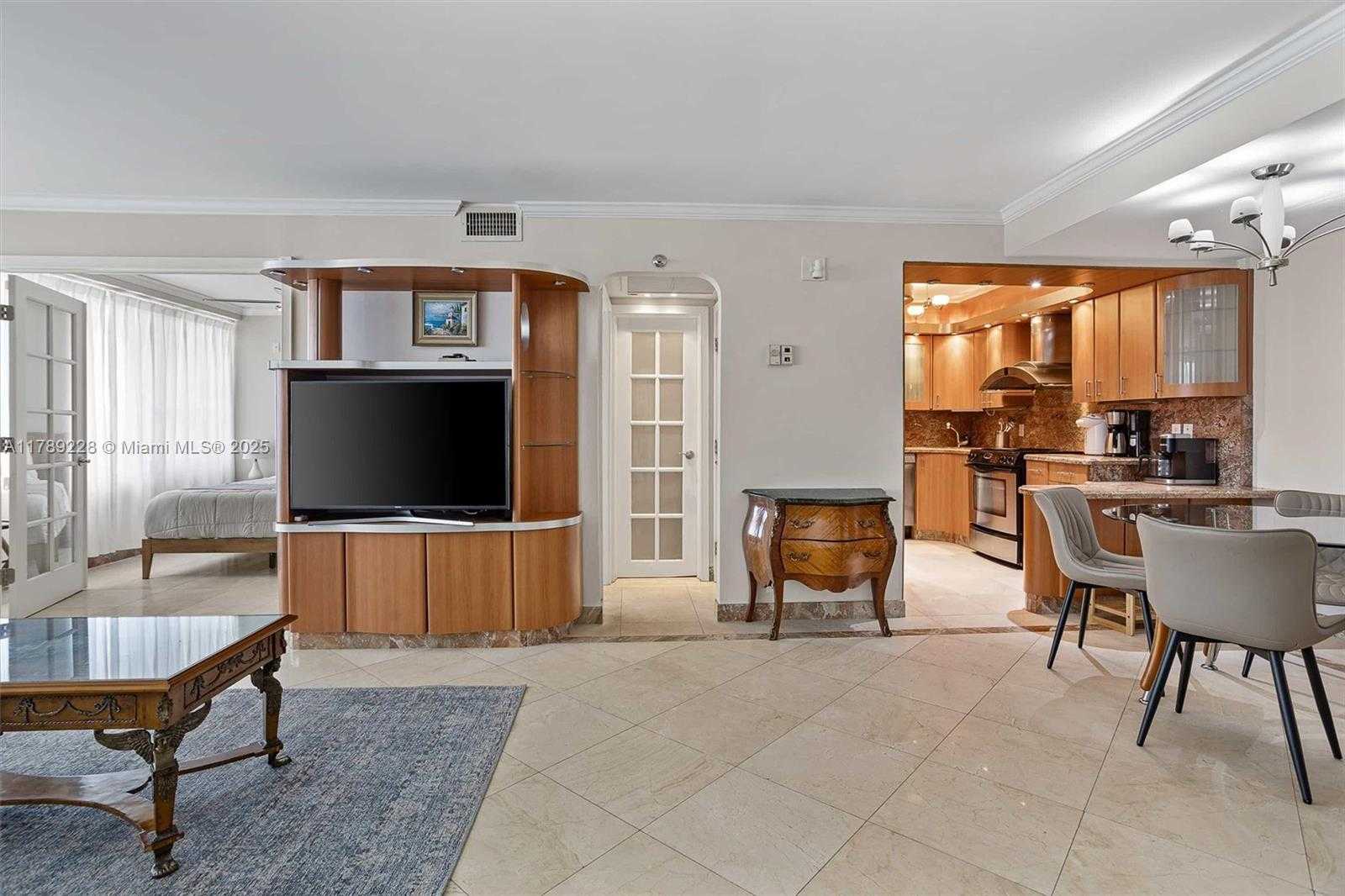 Small Image of 5225 COLLINS AVE #1117, Miami Beach Number 6