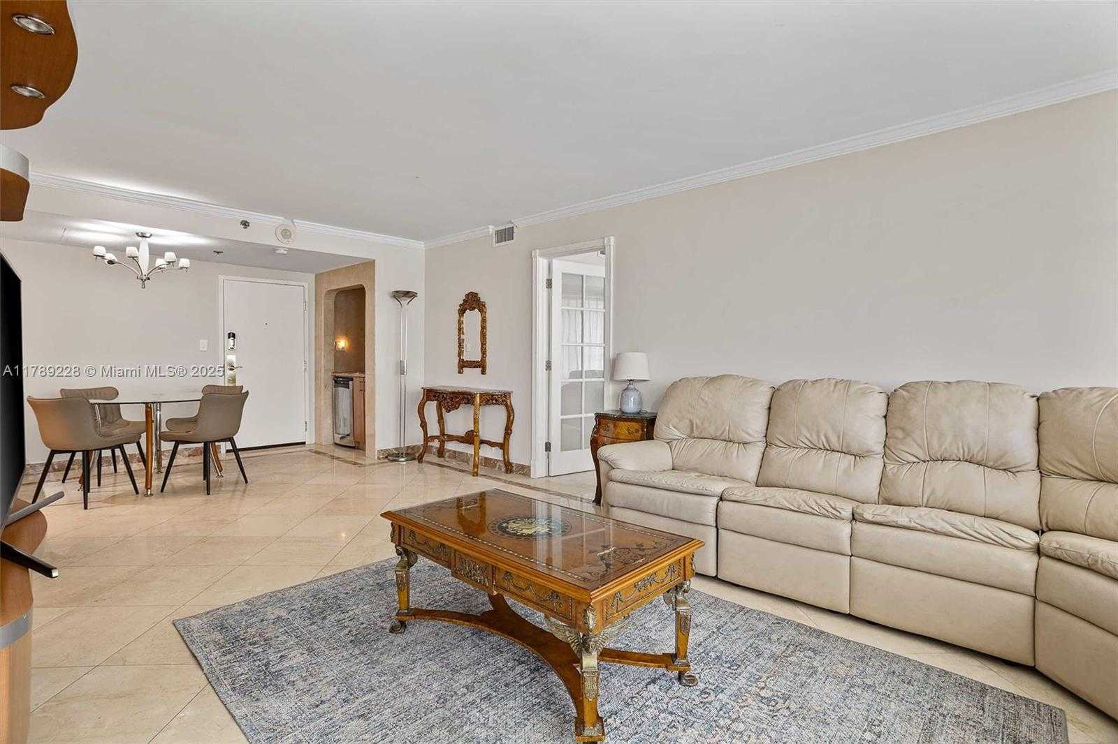 Small Image of 5225 COLLINS AVE #1117, Miami Beach Number 8