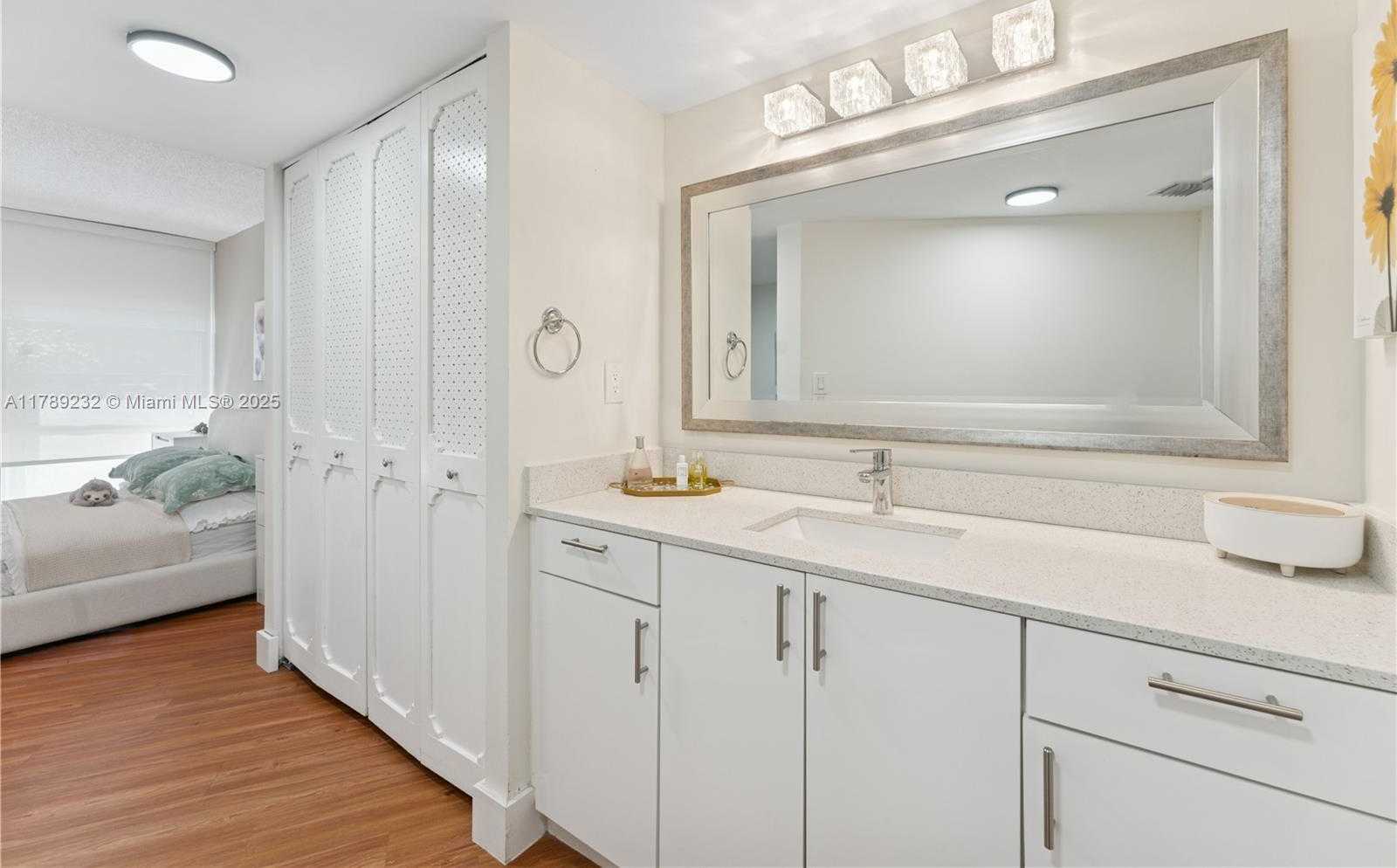 Small Image of 3101 NORTH COUNTRY CLUB DR #102, Aventura Number 16
