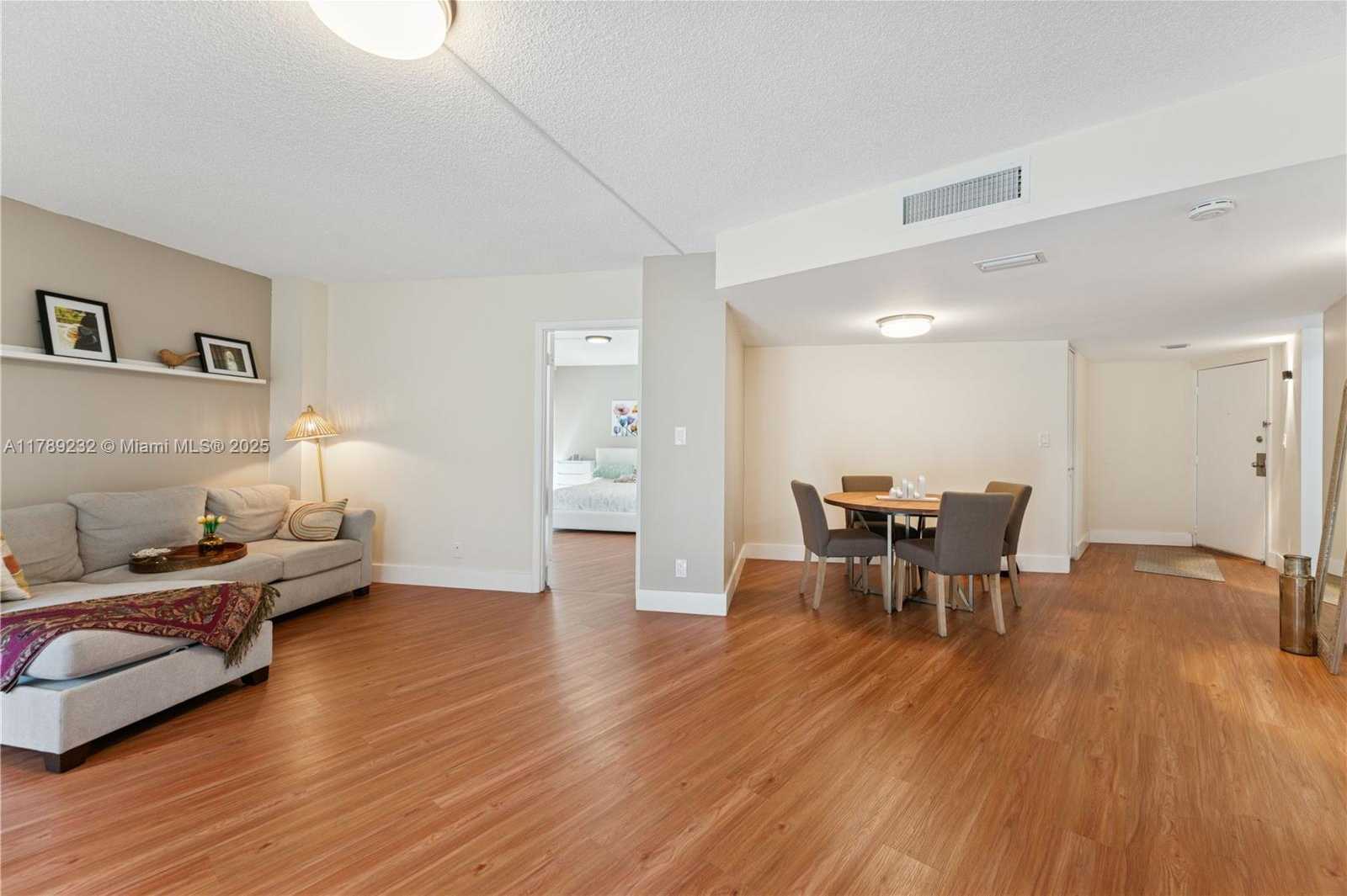 Small Image of 3101 NORTH COUNTRY CLUB DR #102, Aventura Number 2