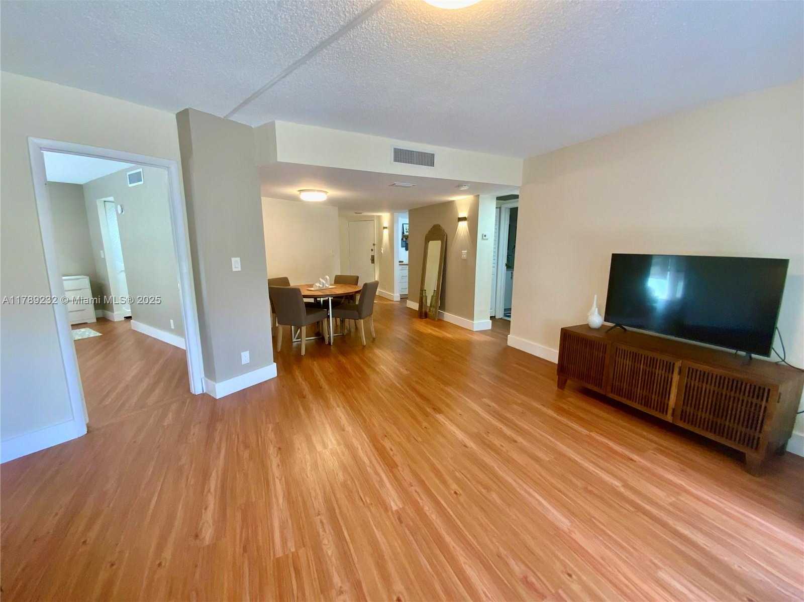 Small Image of 3101 NORTH COUNTRY CLUB DR #102, Aventura Number 6