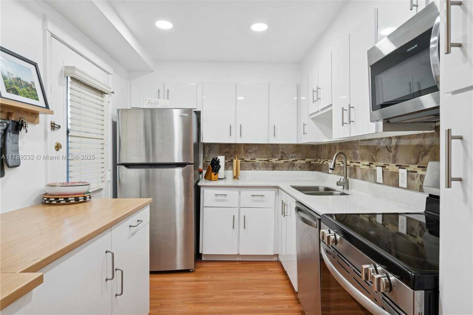 Small Image of 3101 NORTH COUNTRY CLUB DR #102, Aventura Number 7