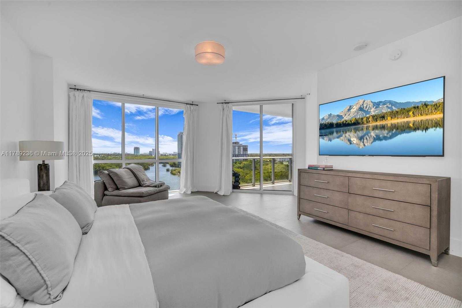Small Image of 17111 BISCAYNE BLVD #1406, North Miami Beach Number 13
