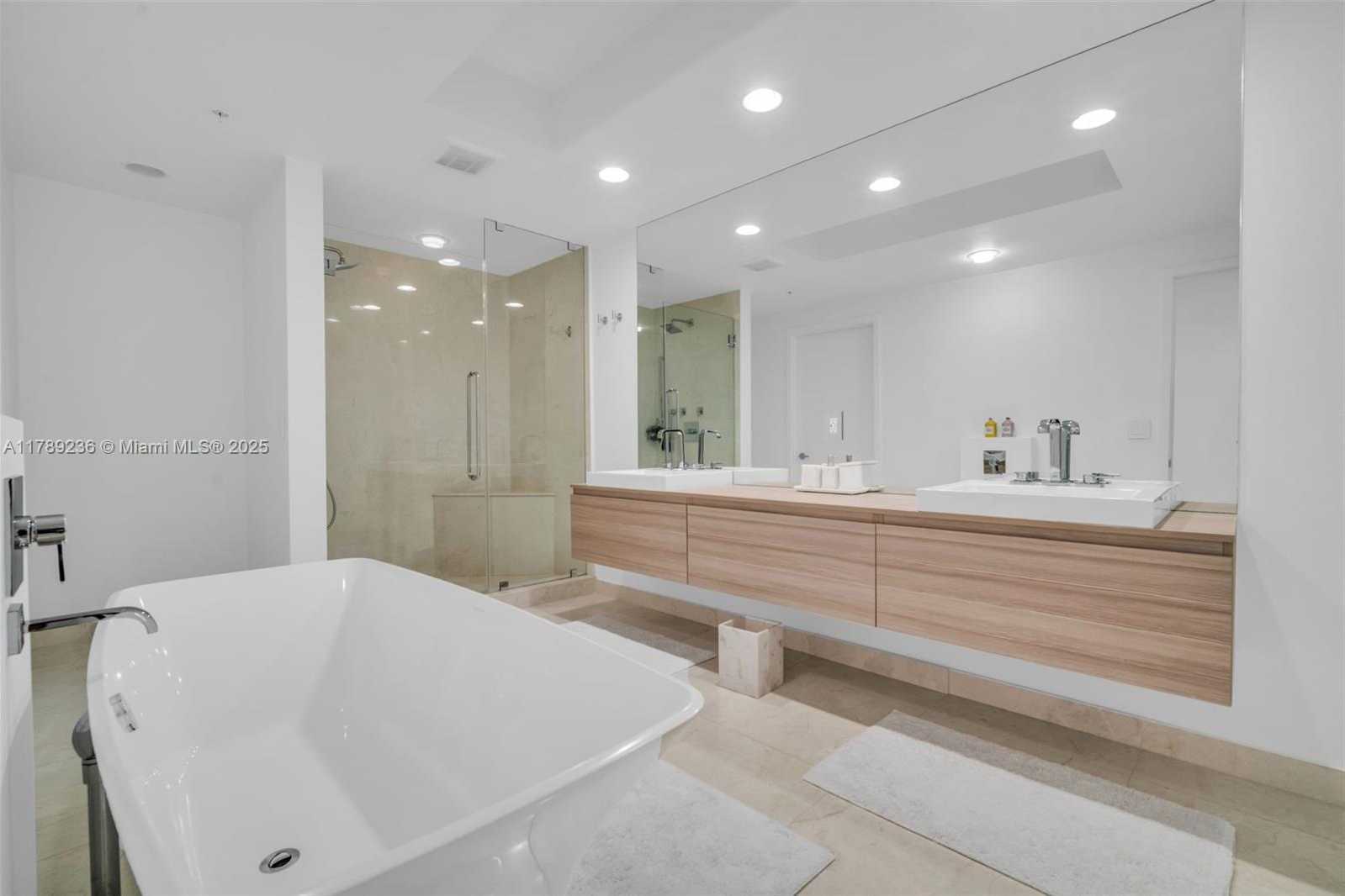 Small Image of 17111 BISCAYNE BLVD #1406, North Miami Beach Number 16