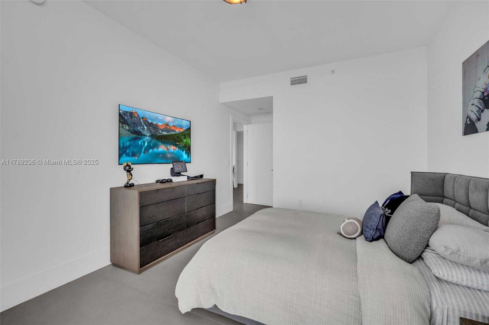 Small Image of 17111 BISCAYNE BLVD #1406, North Miami Beach Number 18