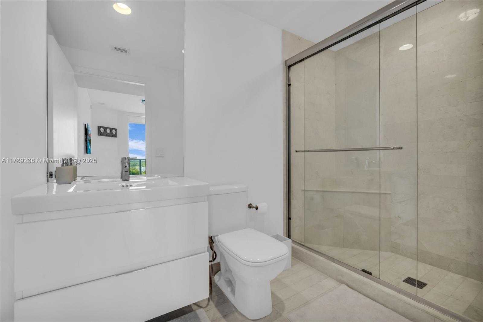 Small Image of 17111 BISCAYNE BLVD #1406, North Miami Beach Number 19