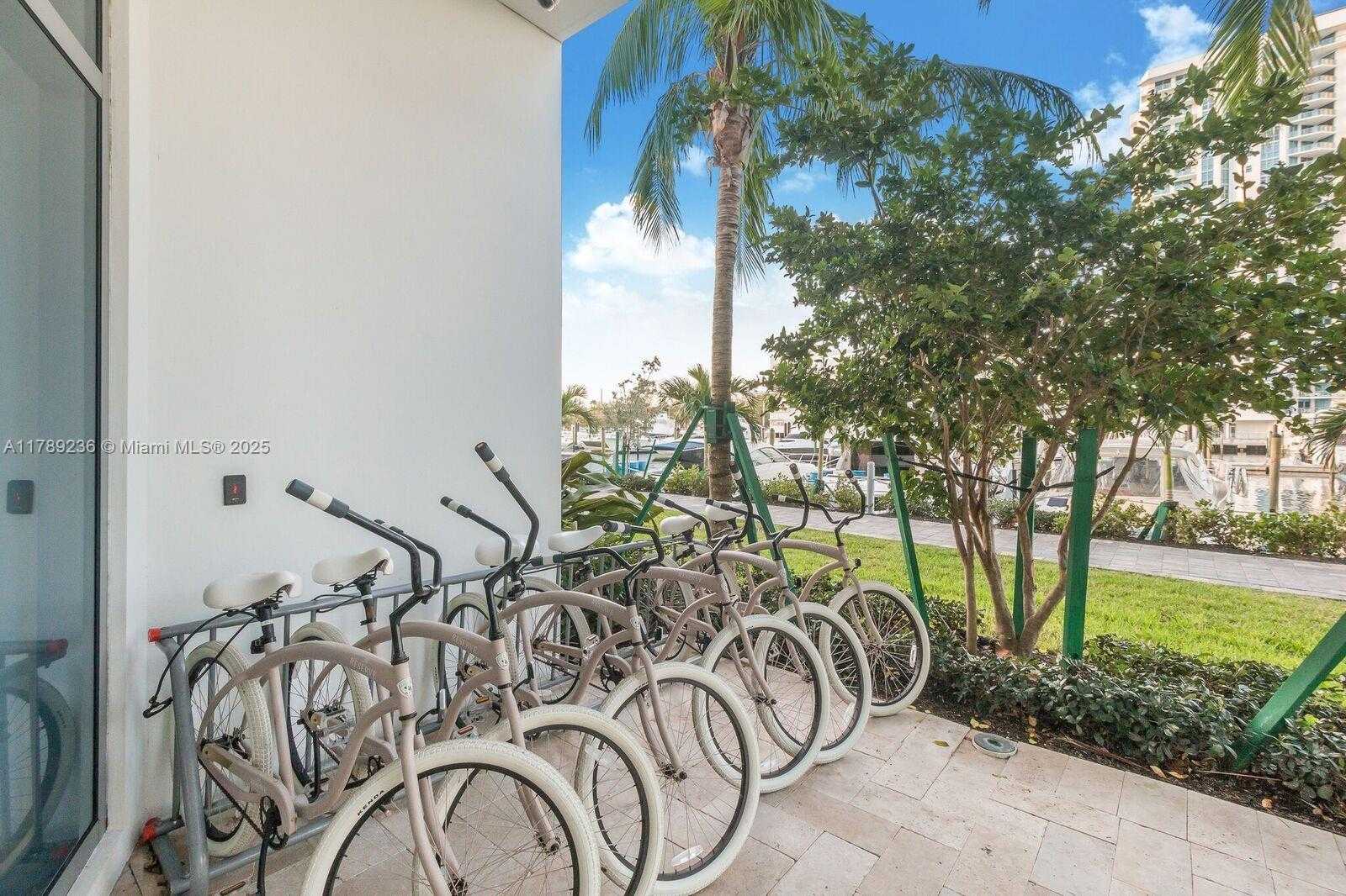 Small Image of 17111 BISCAYNE BLVD #1406, North Miami Beach Number 29