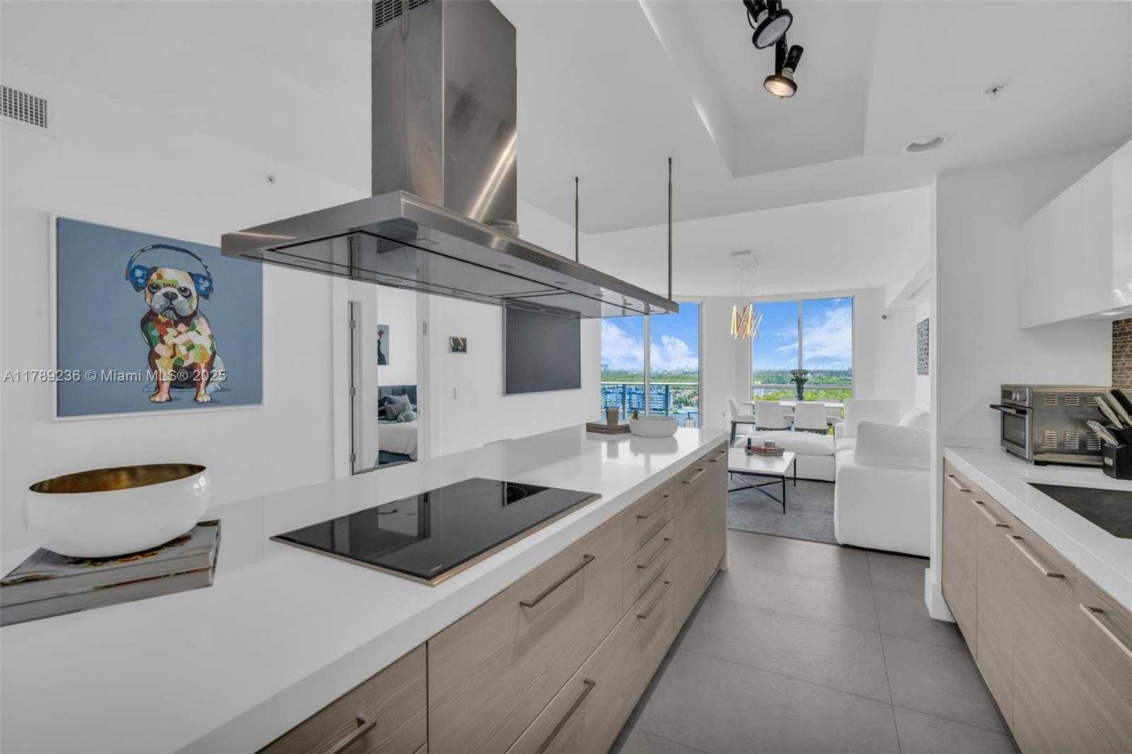 Small Image of 17111 BISCAYNE BLVD #1406, North Miami Beach Number 4