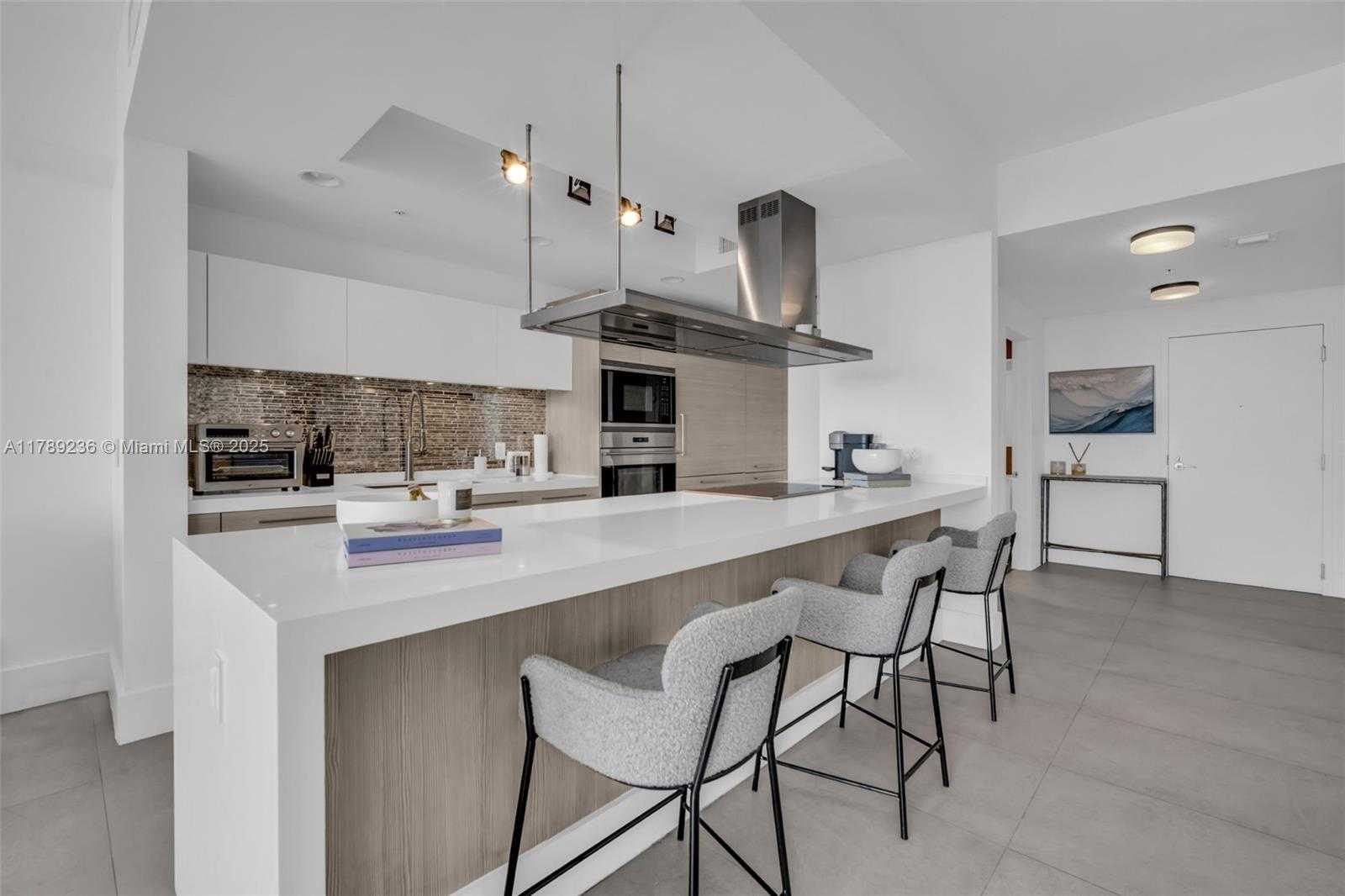 Small Image of 17111 BISCAYNE BLVD #1406, North Miami Beach Number 6