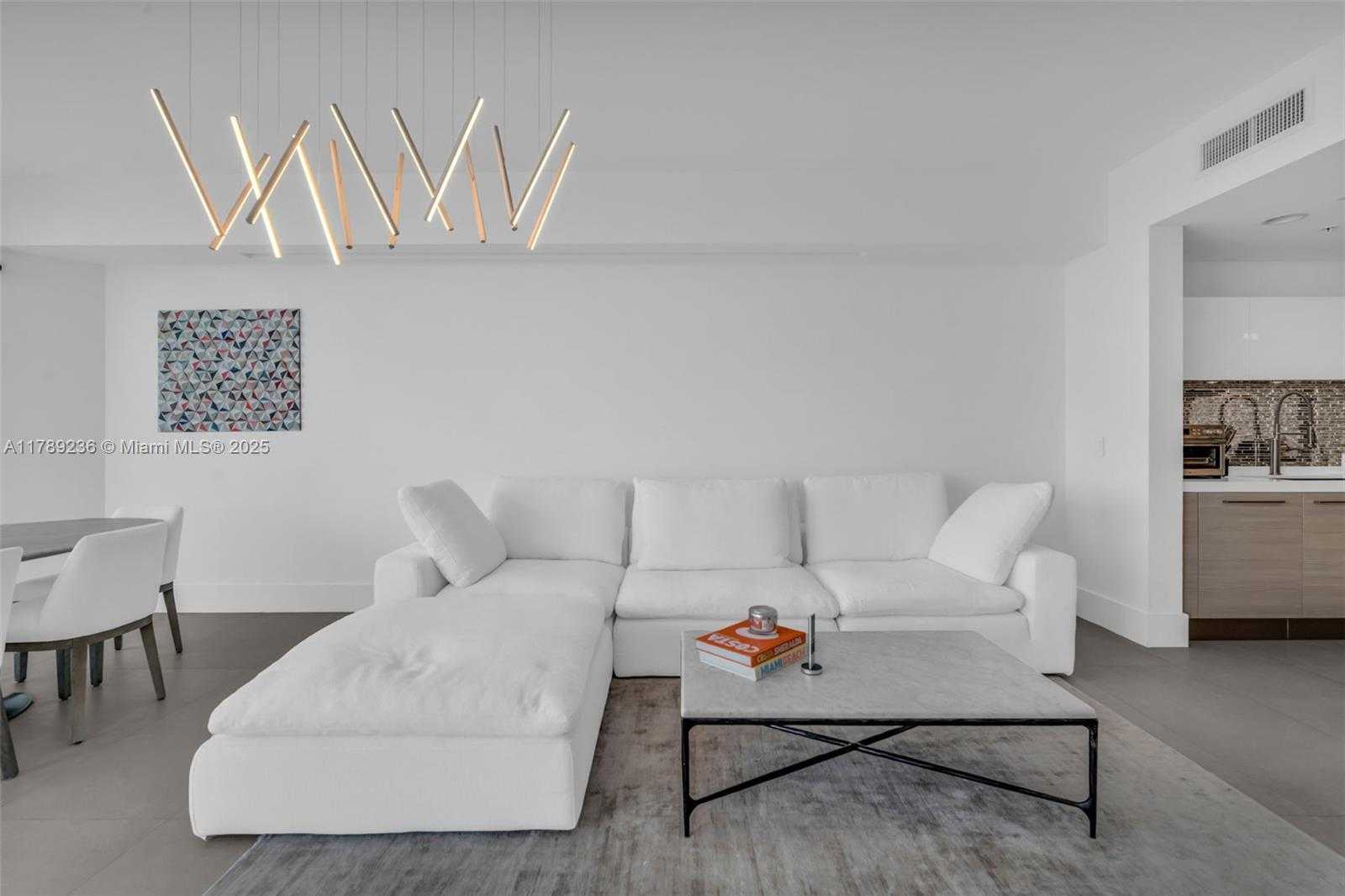 Small Image of 17111 BISCAYNE BLVD #1406, North Miami Beach Number 8