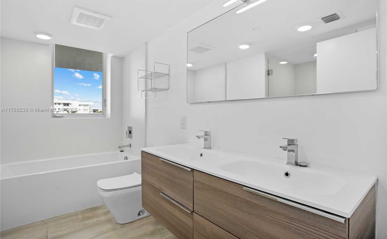 Small Image of 9261 EAST BAY HARBOR DR #606, Bay Harbor Islands Number 15