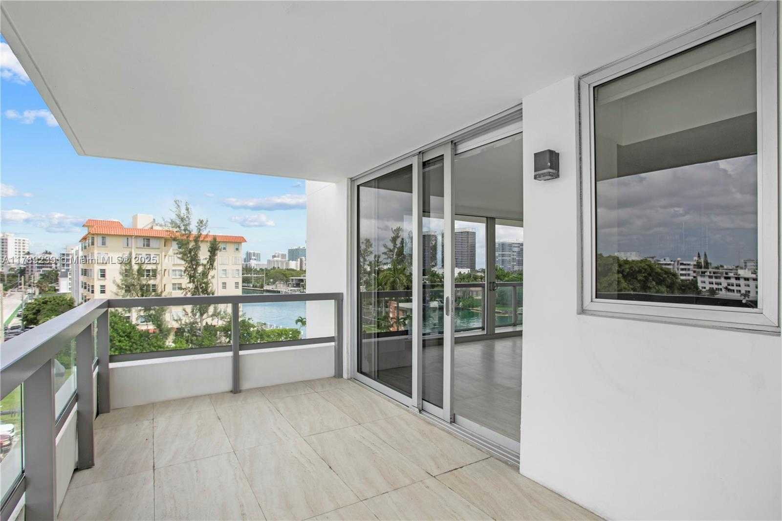 Small Image of 9261 EAST BAY HARBOR DR #606, Bay Harbor Islands Number 17