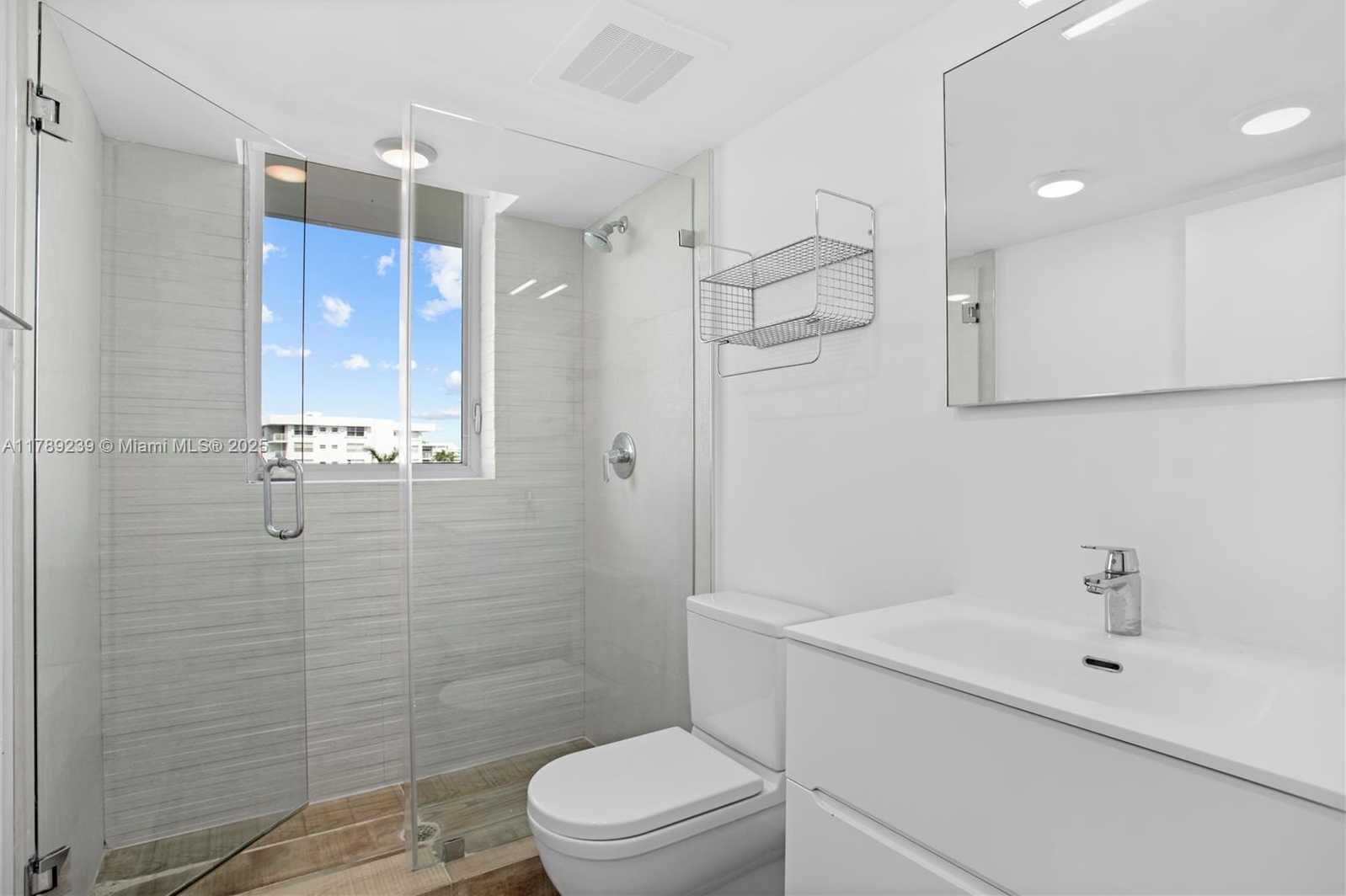 Small Image of 9261 EAST BAY HARBOR DR #606, Bay Harbor Islands Number 22