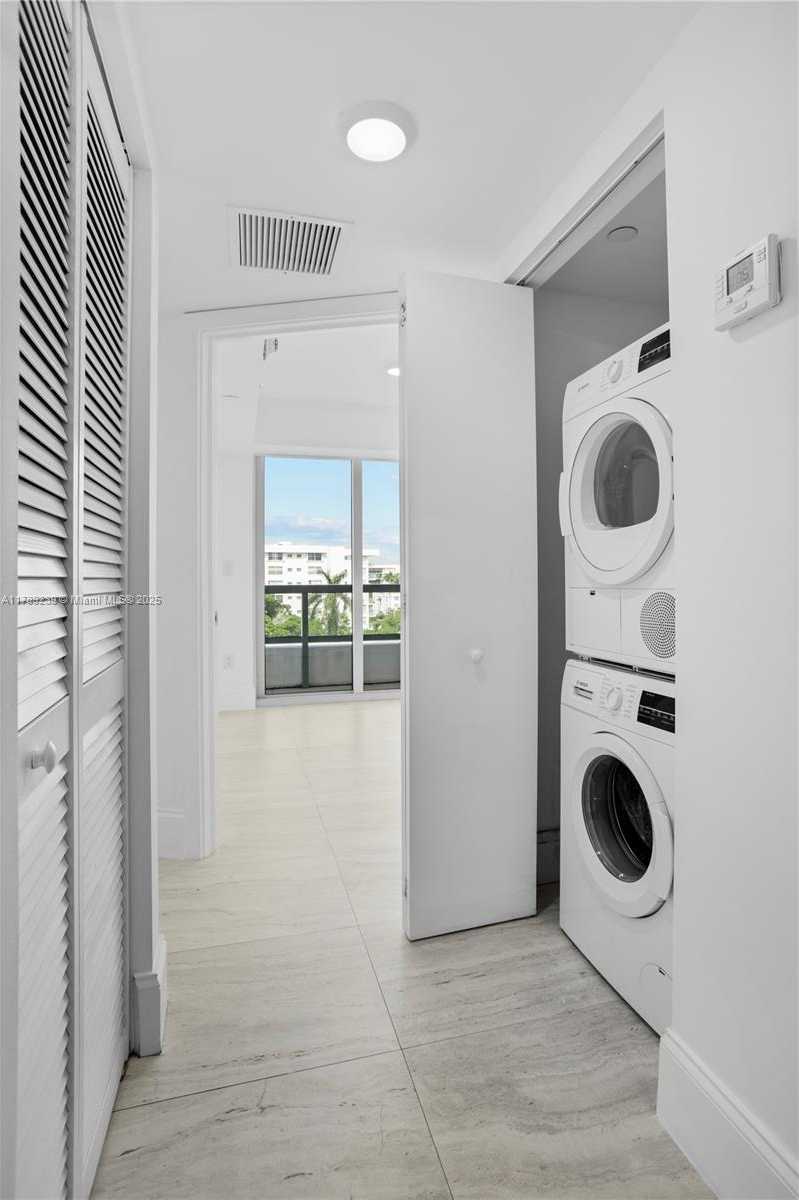 Small Image of 9261 EAST BAY HARBOR DR #606, Bay Harbor Islands Number 23