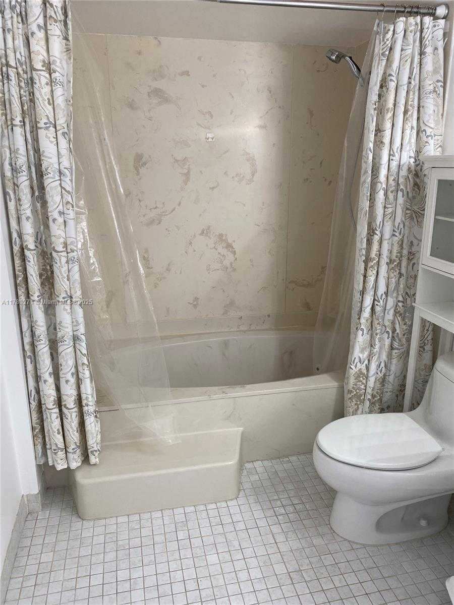 Small Image of 17600 NORTH BAY RD #N607, Sunny Isles Beach Number 10