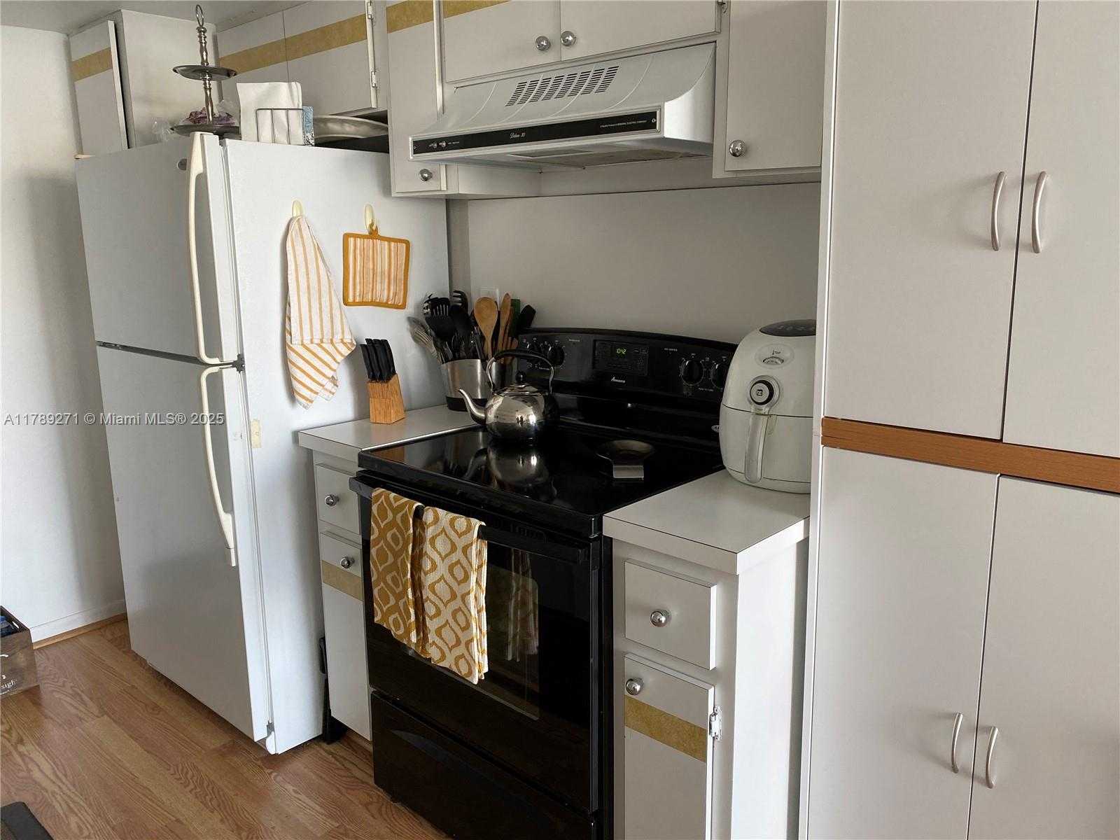 Small Image of 17600 NORTH BAY RD #N607, Sunny Isles Beach Number 7