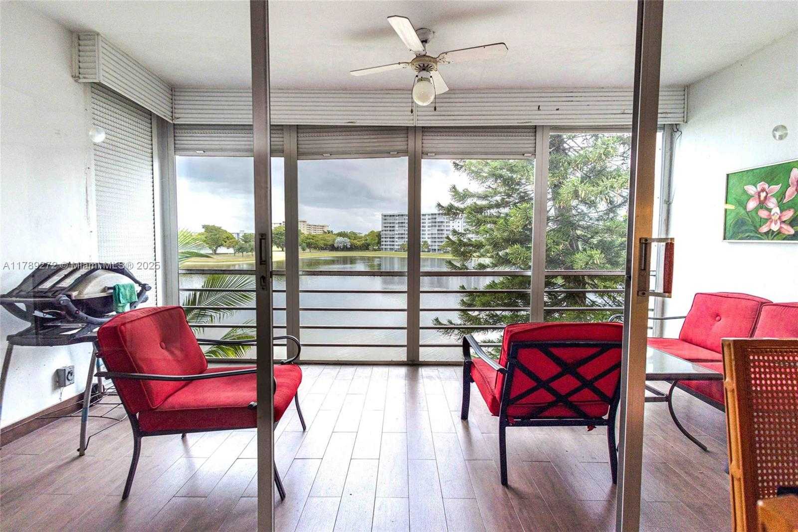Small Image of 2751 NORTH PALM AIRE DR #310, Pompano Beach Number 11