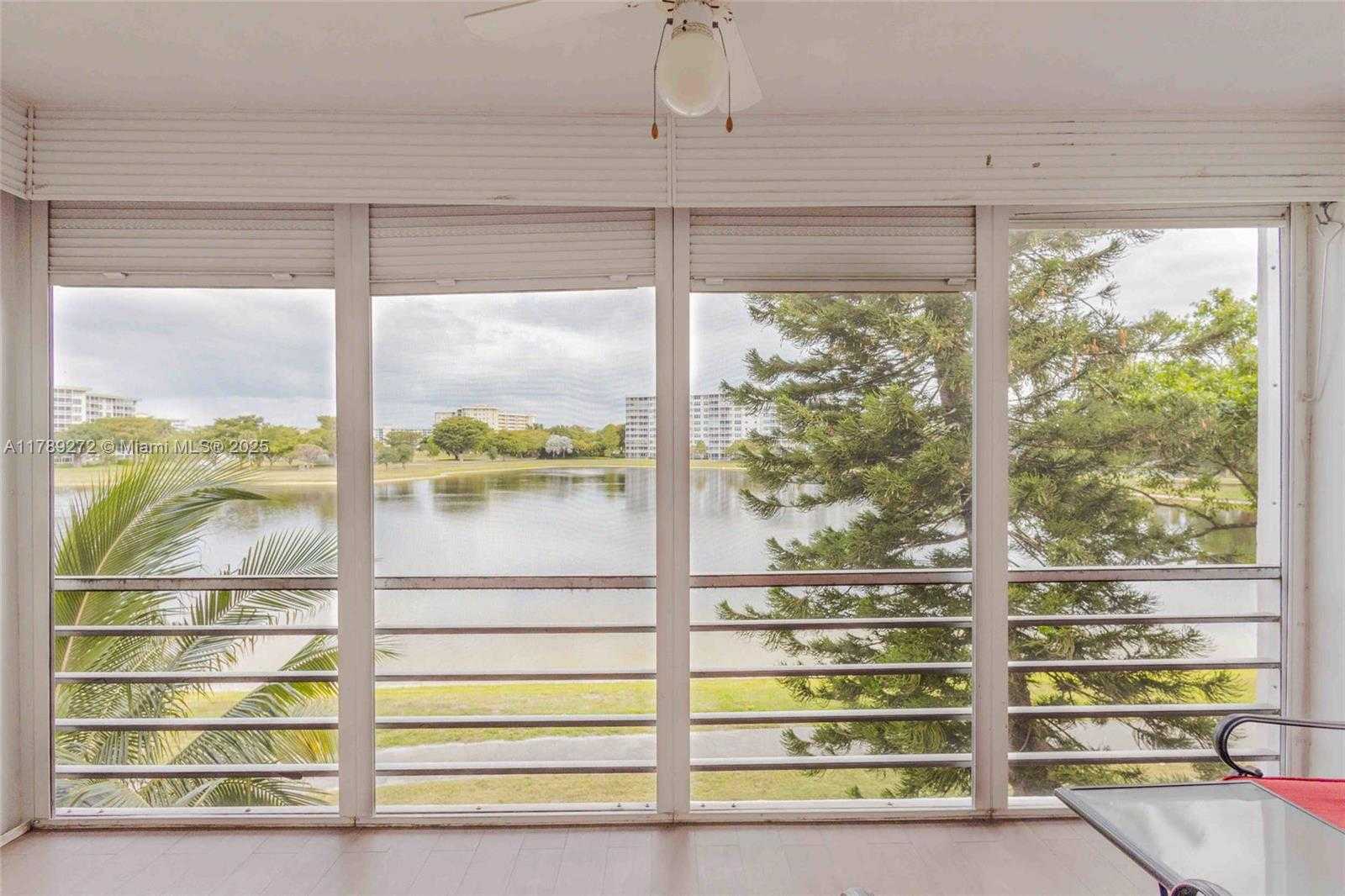Small Image of 2751 NORTH PALM AIRE DR #310, Pompano Beach Number 13