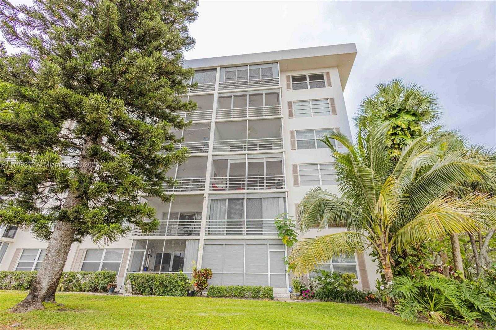 Small Image of 2751 NORTH PALM AIRE DR #310, Pompano Beach Number 64