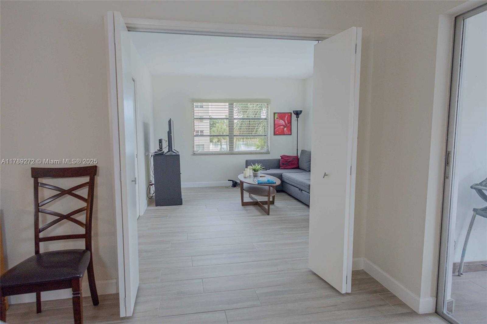 Small Image of 2751 NORTH PALM AIRE DR #310, Pompano Beach Number 7