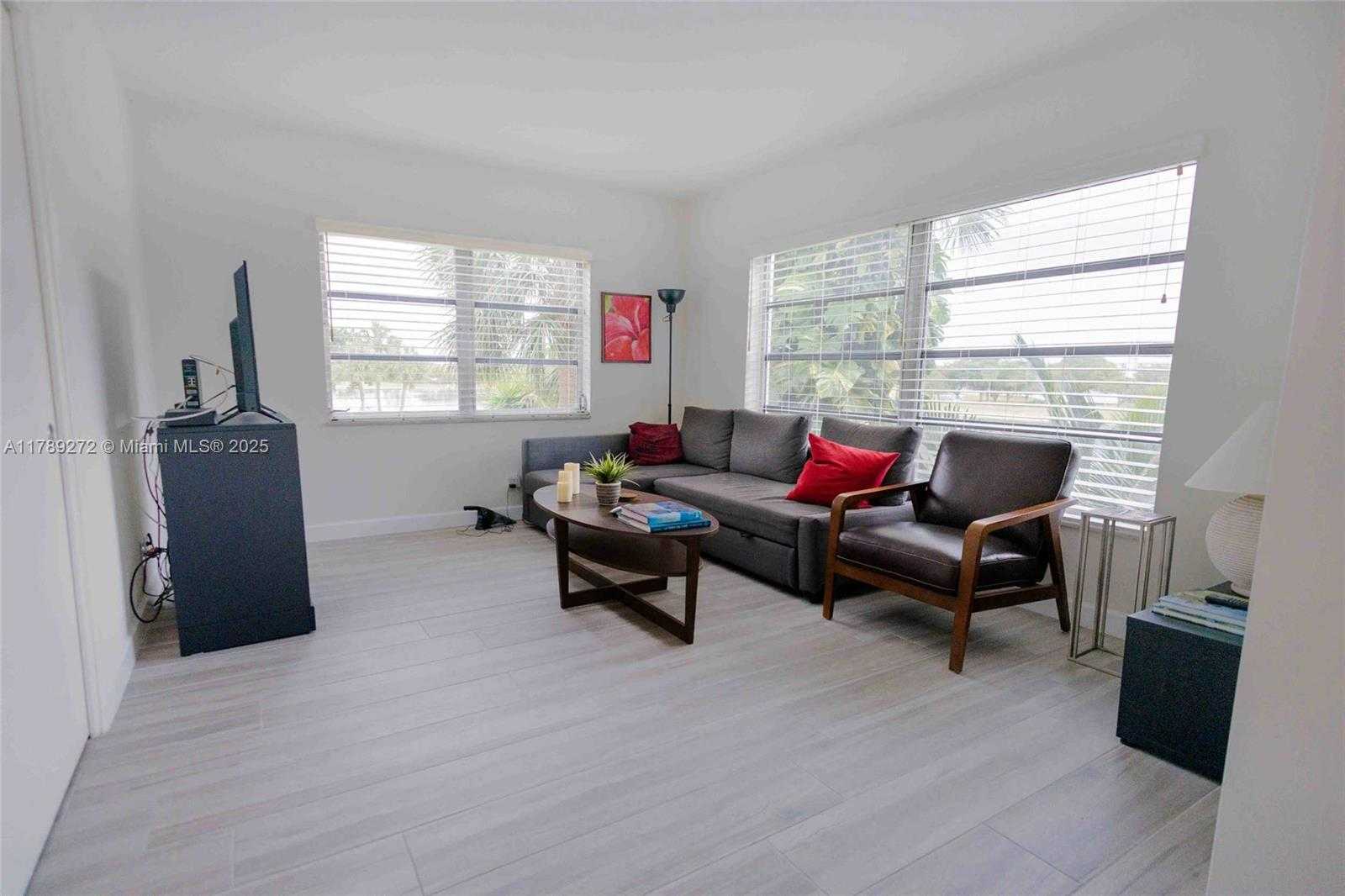 Small Image of 2751 NORTH PALM AIRE DR #310, Pompano Beach Number 8