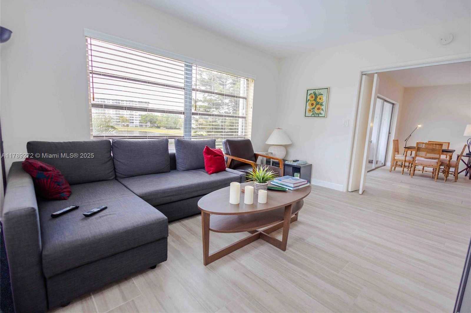 Small Image of 2751 NORTH PALM AIRE DR #310, Pompano Beach Number 9