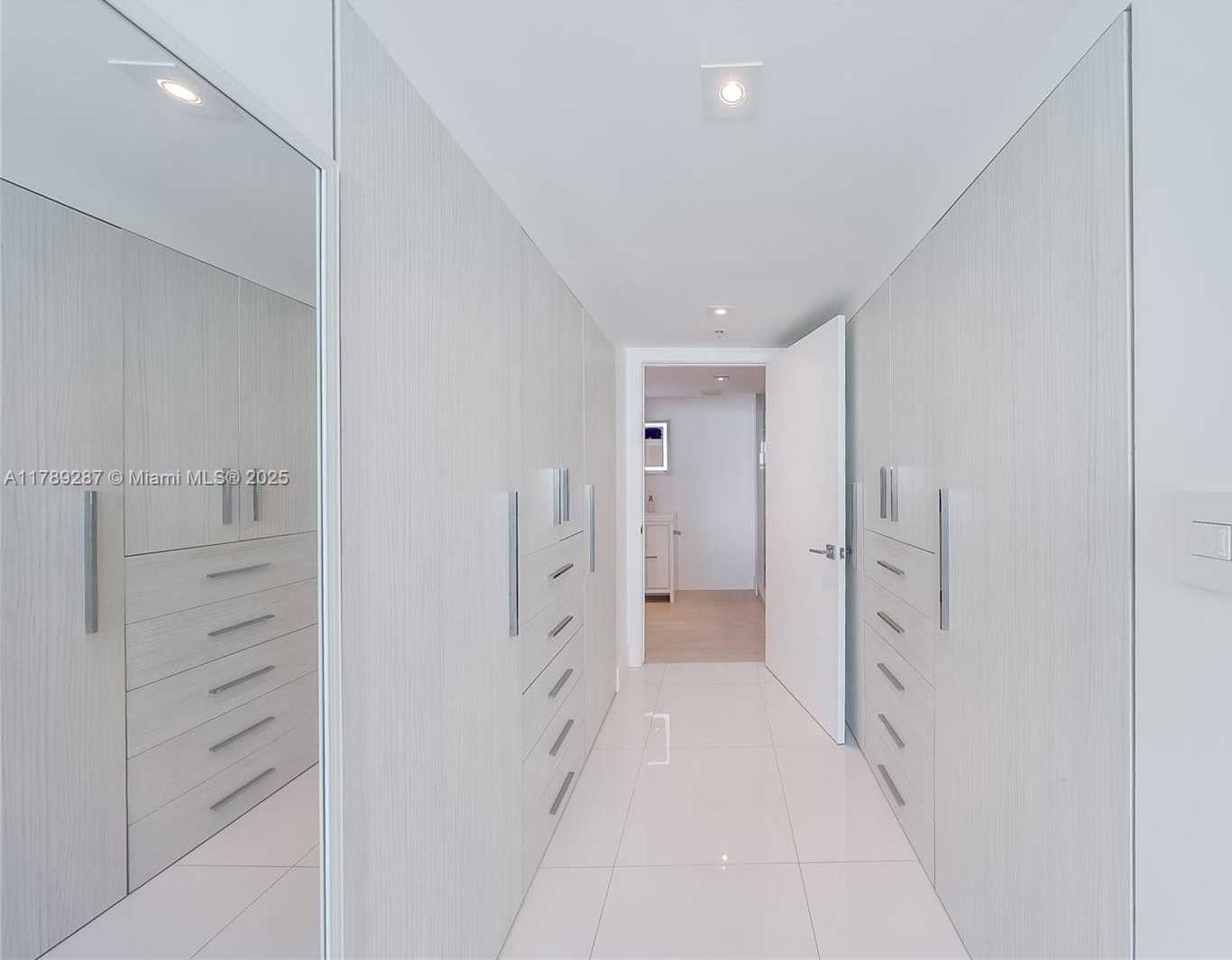 Small Image of 1155 BRICKELL BAY DR #1210, Miami Number 12