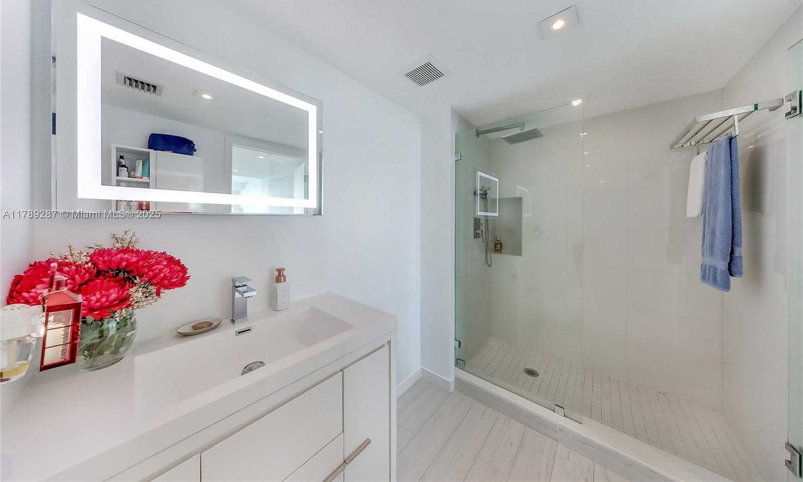 Small Image of 1155 BRICKELL BAY DR #1210, Miami Number 13