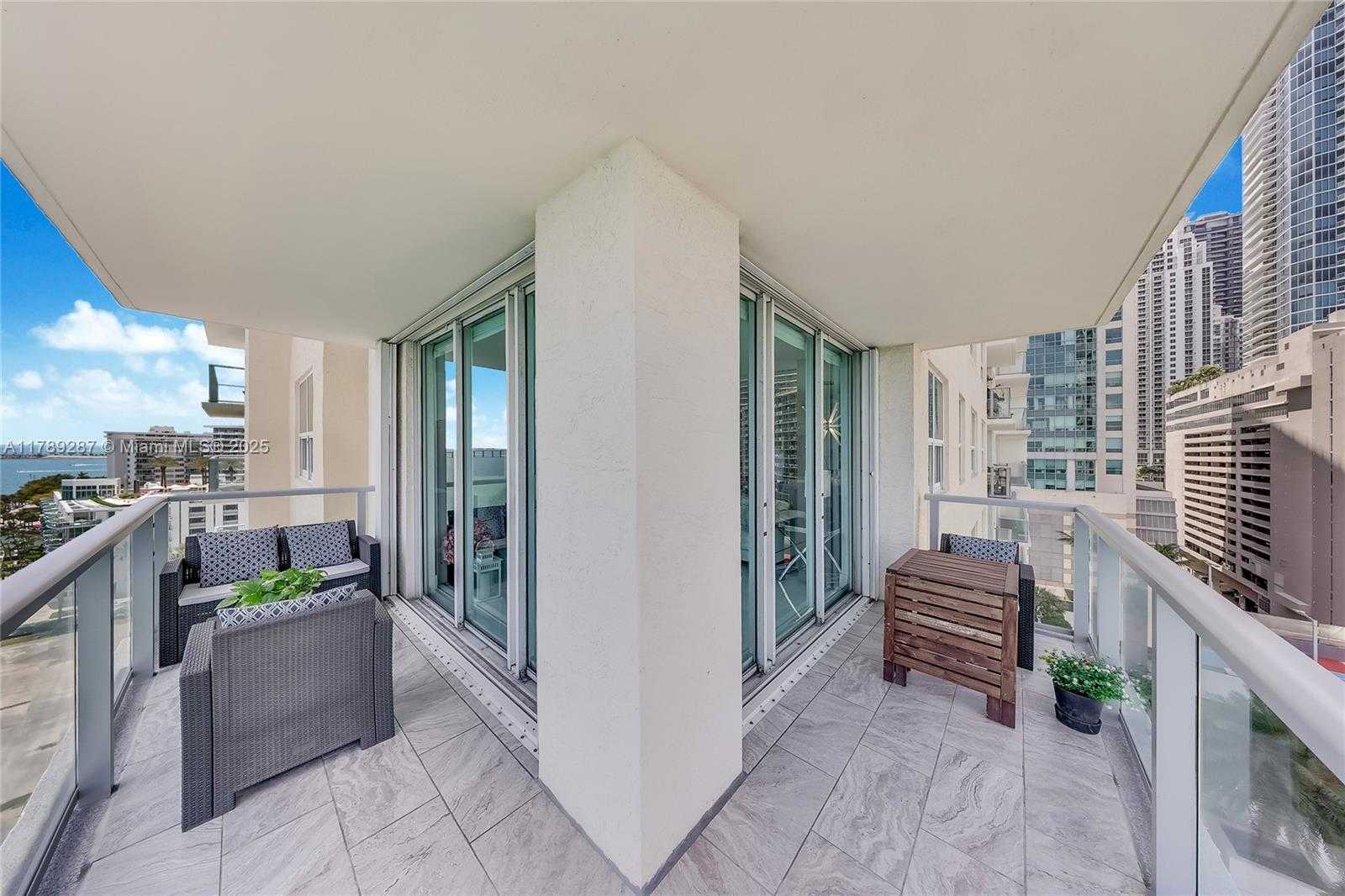 Small Image of 1155 BRICKELL BAY DR #1210, Miami Number 4