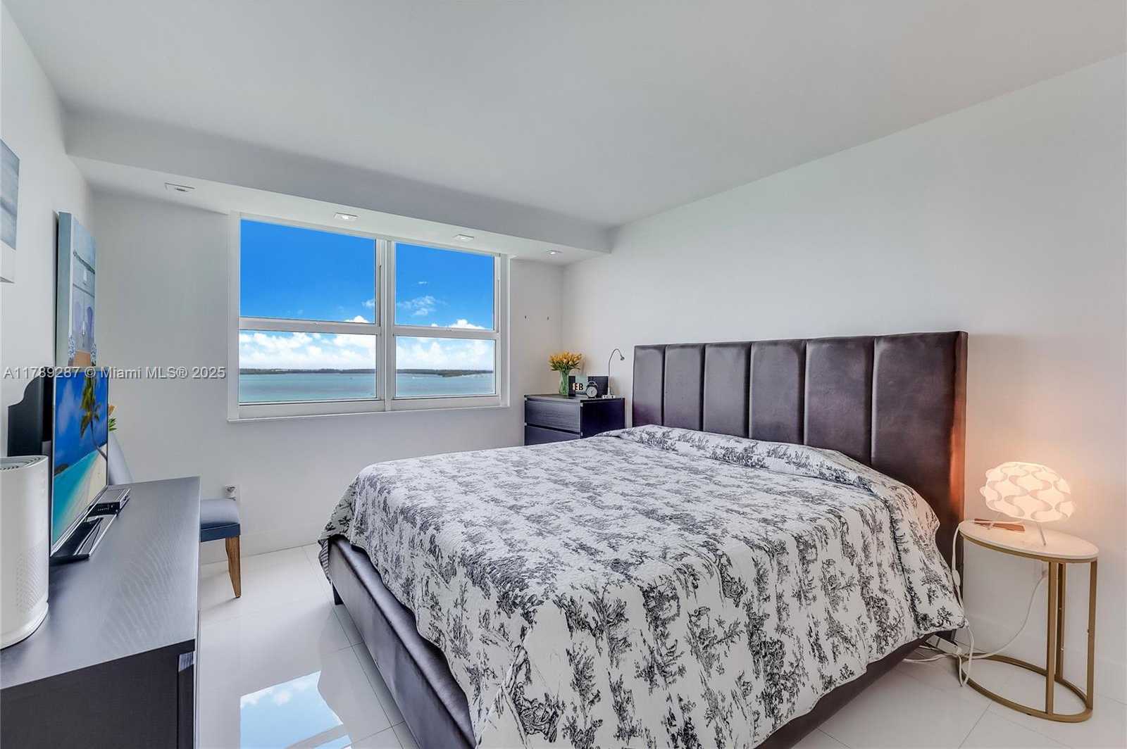 Small Image of 1155 BRICKELL BAY DR #1210, Miami Number 7